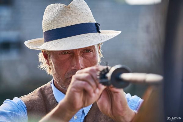 Mads Mikkelsen and the poison dart gun - Ford Edge La Fantome